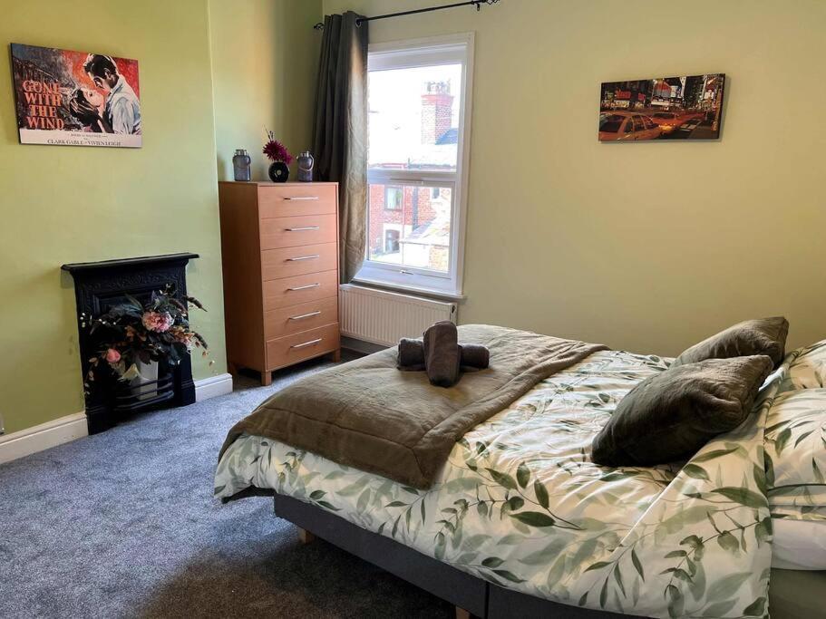 Spacious 2-Bedroom House In Stockton Heath With Free Wifi By Amazing Spaces Relocations Ltd Warrington Kültér fotó